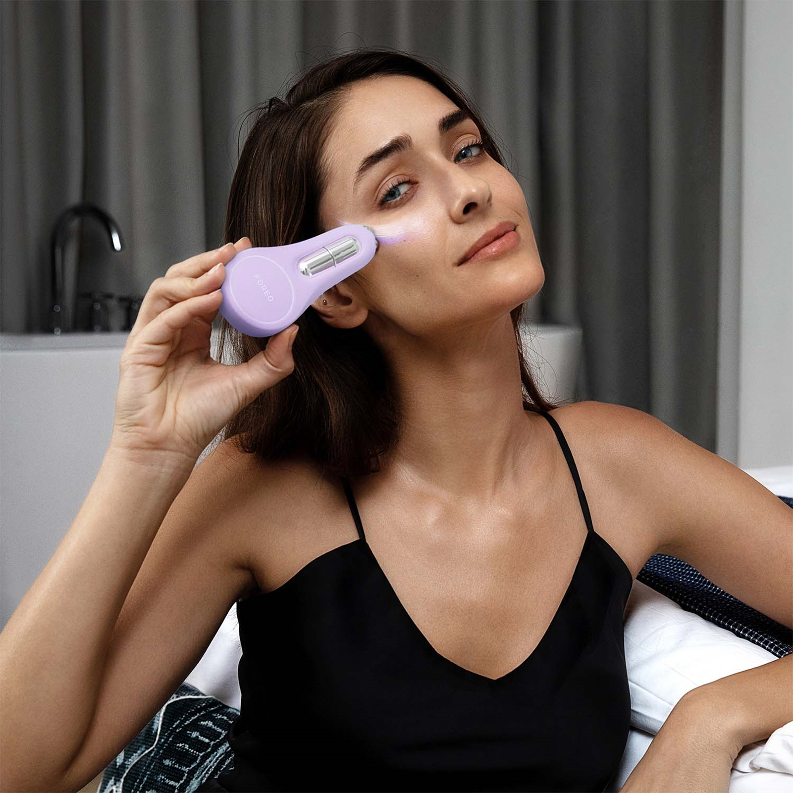 FOREO BEAR 2 Eyes & Lips Microcurrent Line Smoothing Device