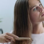 Detangleling spray NATURIA - application