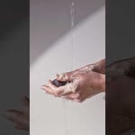 APIVITA Natural Soap with Propolis | Texture