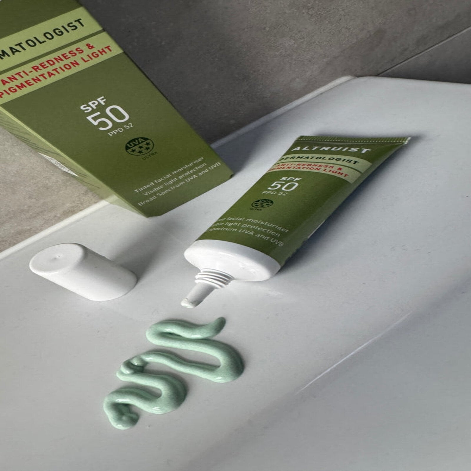 Altruist Dermatologist Anti-Redness & Pigmentation Light Tinted Facial Moisturizer SPF50 30ml