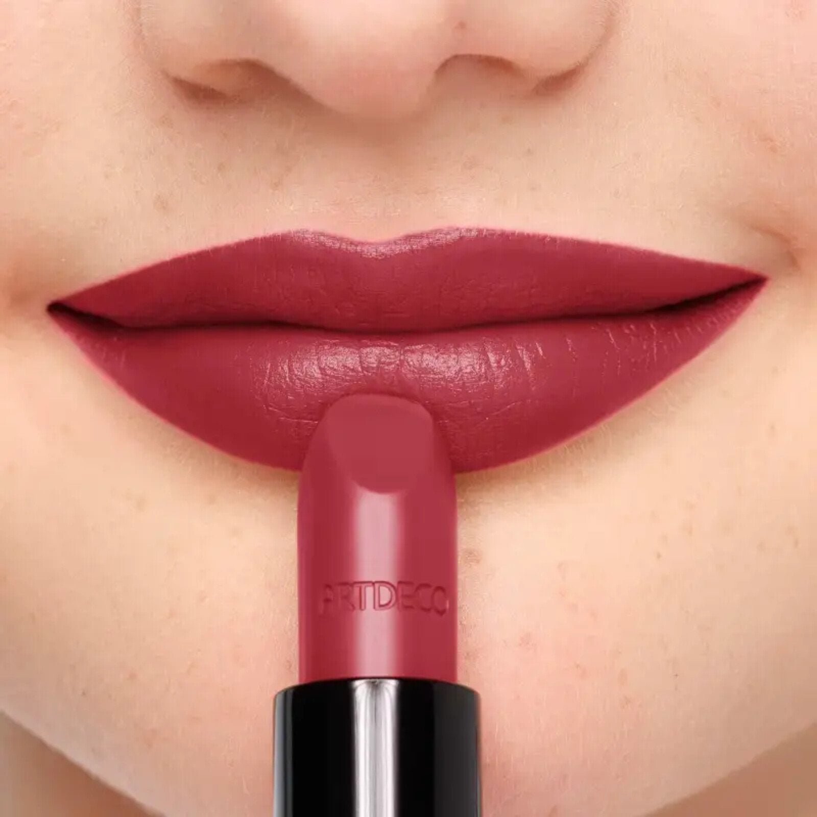 Artdeco Perfect Mat Lipstick 134 Dark Hibiscus 4g (0.14oz)