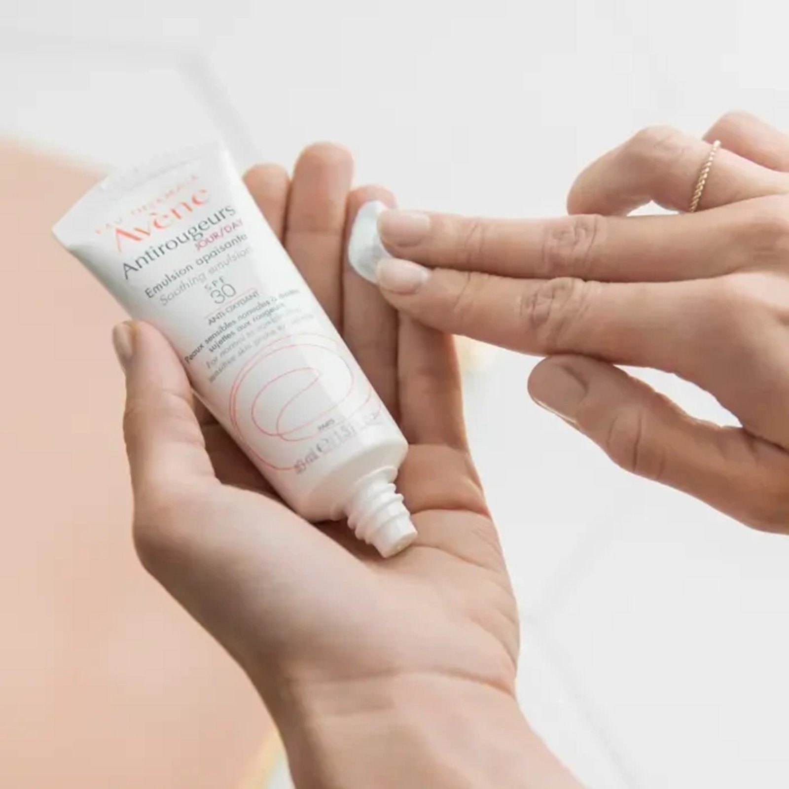 Avène Antirougeurs Day Anti-Oxydant Soothing Emulsion SPF30 40ml