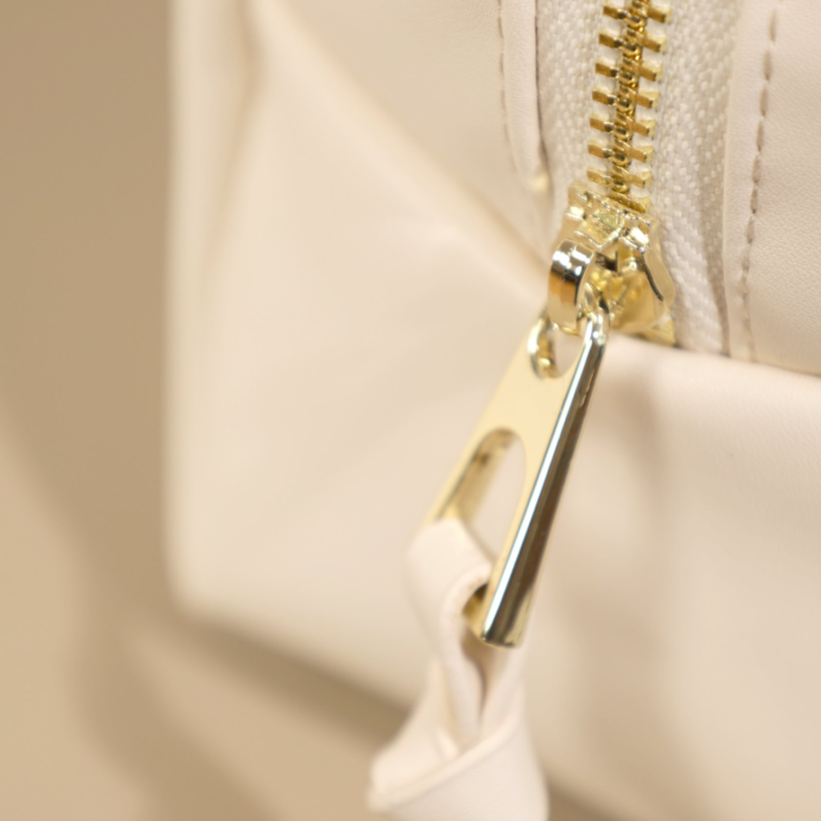 Care to Beauty Necessaire