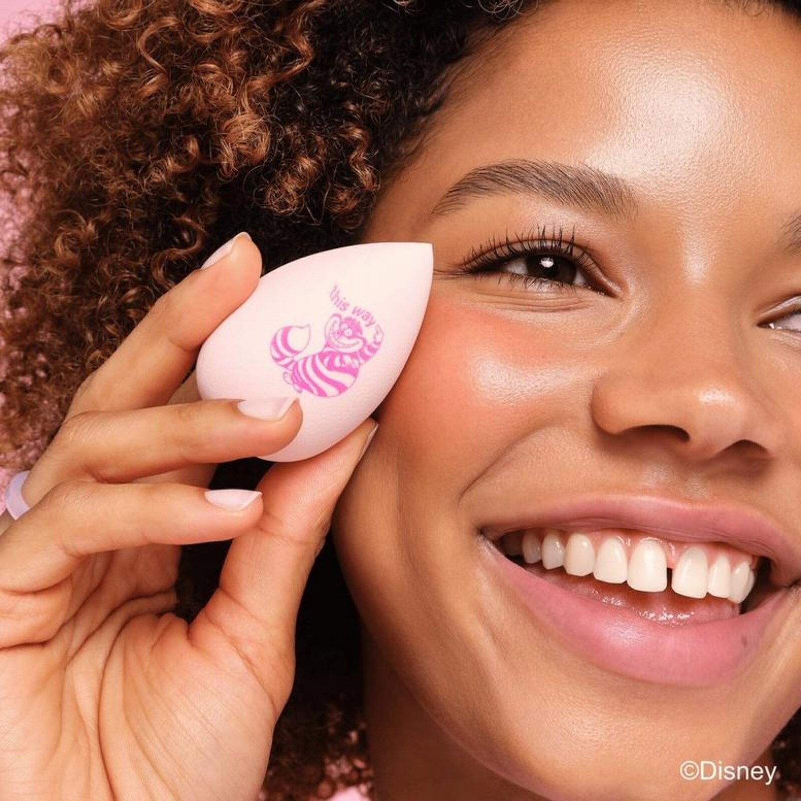 essence Disney Alice in Wonderland Color-Changing Makeup Sponge 01 This Way Or That Way?
