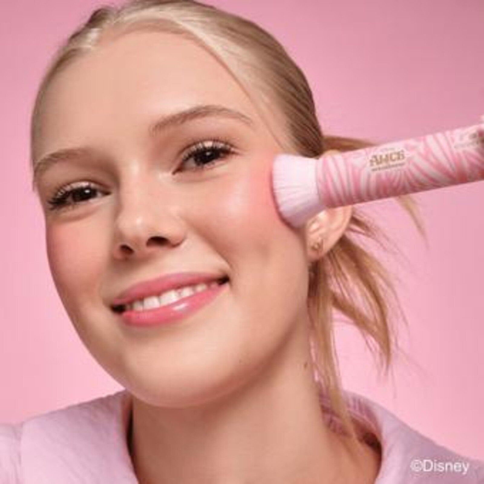 essence Disney Alice in Wonderland Makeup Buffer Brush 01 Simply Me