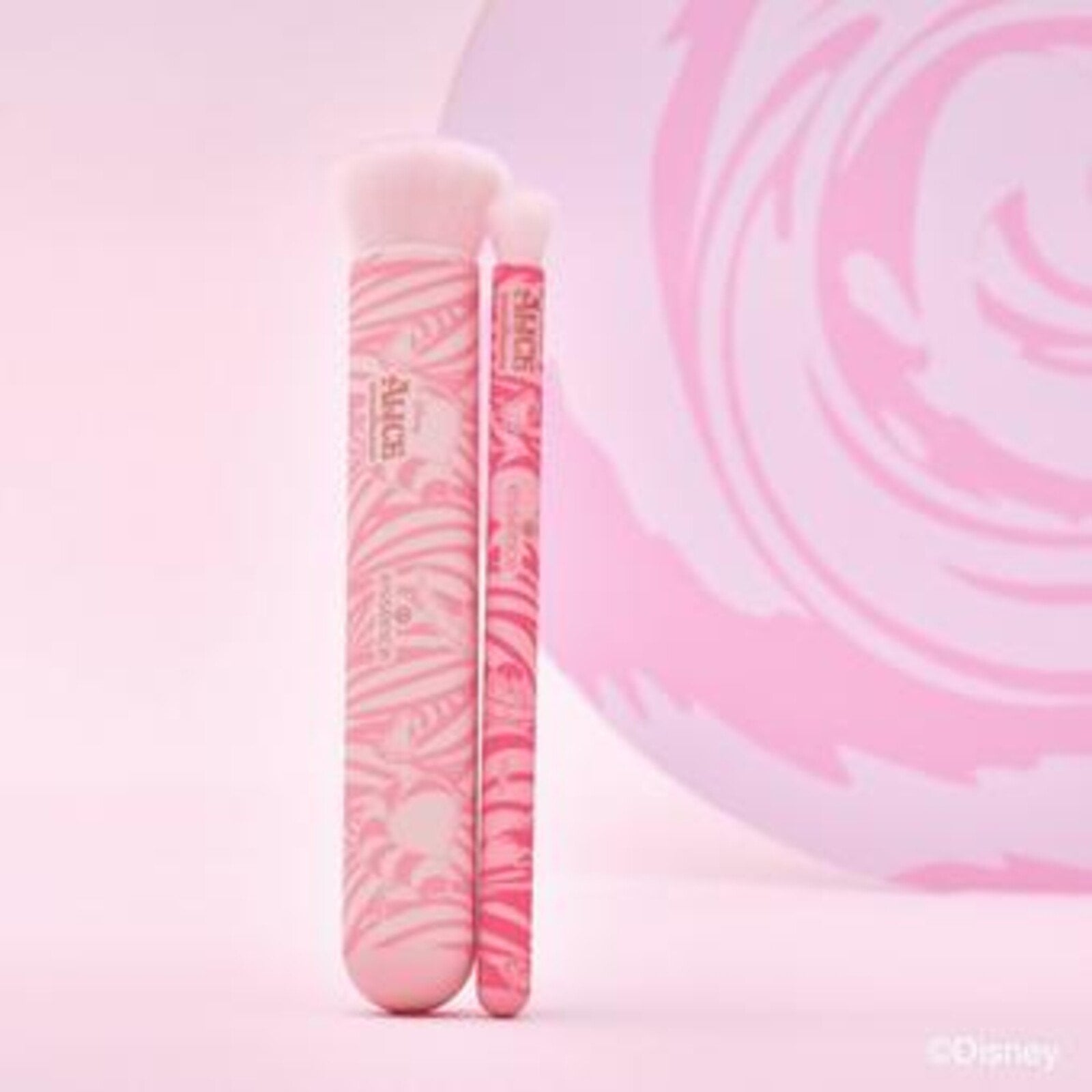 essence Disney Alice in Wonderland Makeup Buffer Brush 01 Simply Me