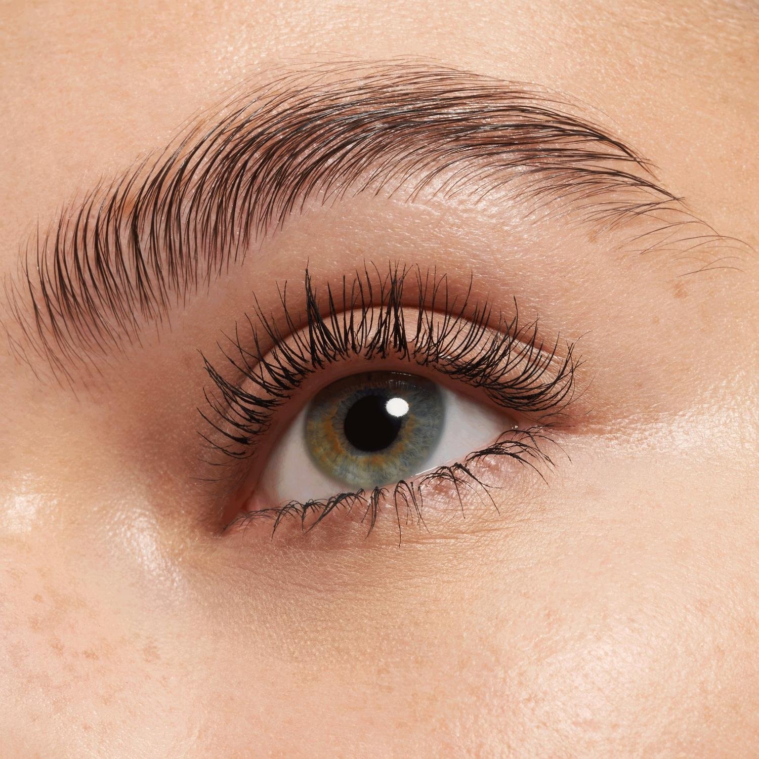 essence Maximum Definition Volume Waterproof Mascara 8ml