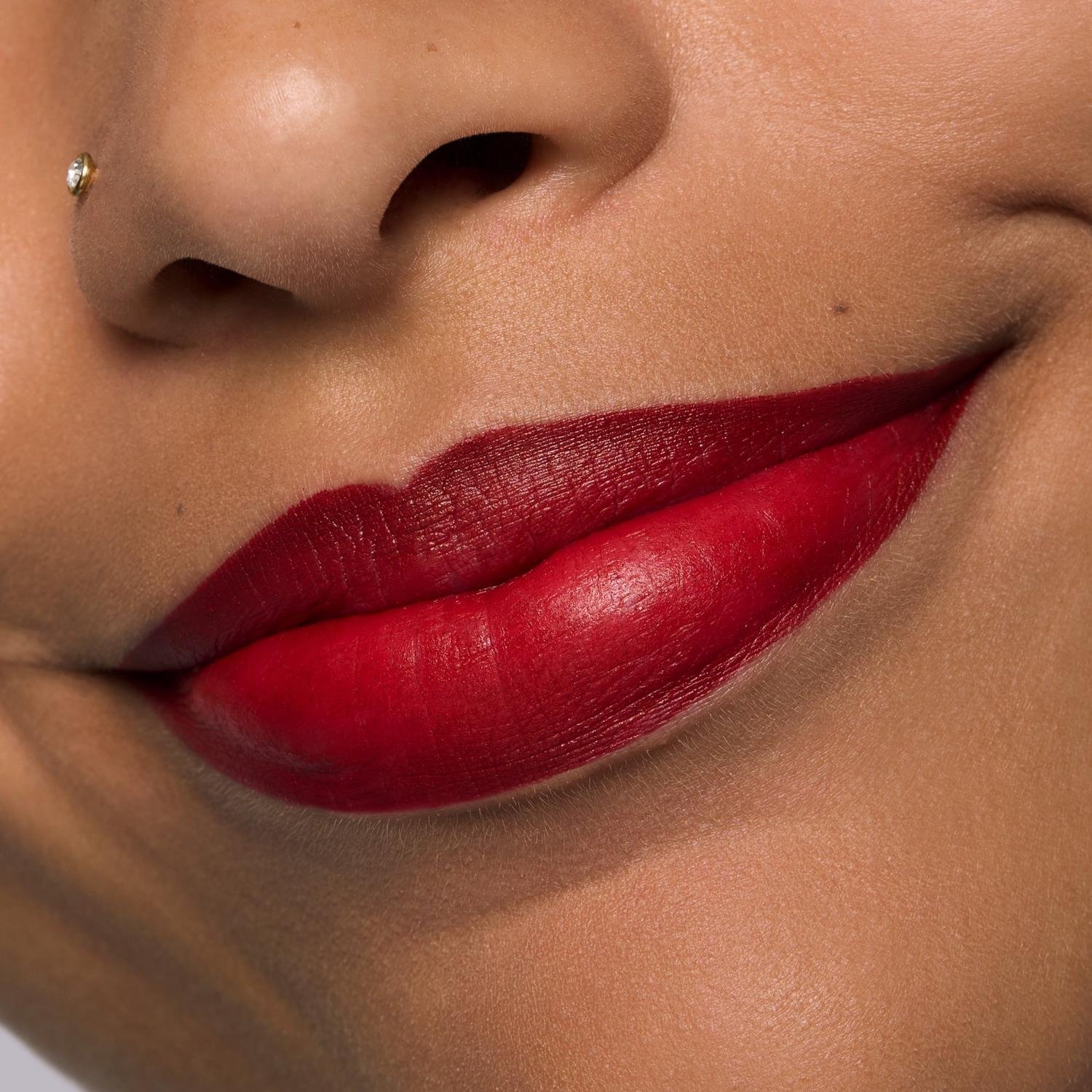 essence The Slim Stick أحمر شفاه طويل الثبات لمدة 6 ساعات 109 Burgundy Bliss 1.7g