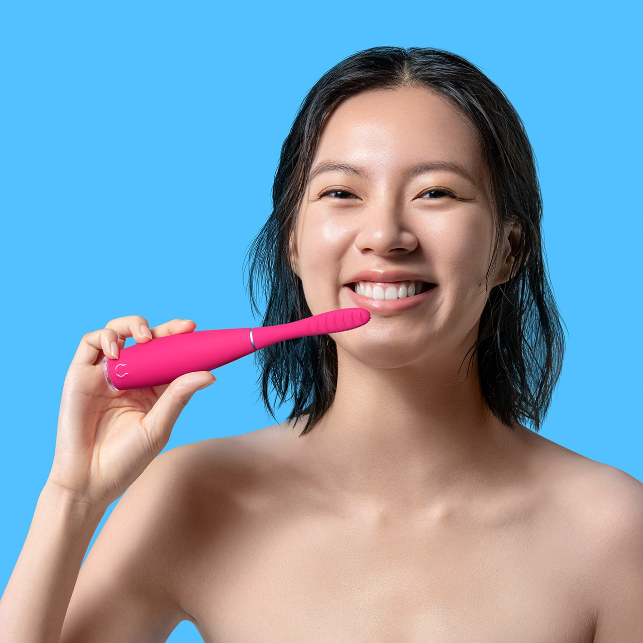 FOREO ISSA™ 3 Ultra-Hygienic Sonic Toothbrush Fuchsia