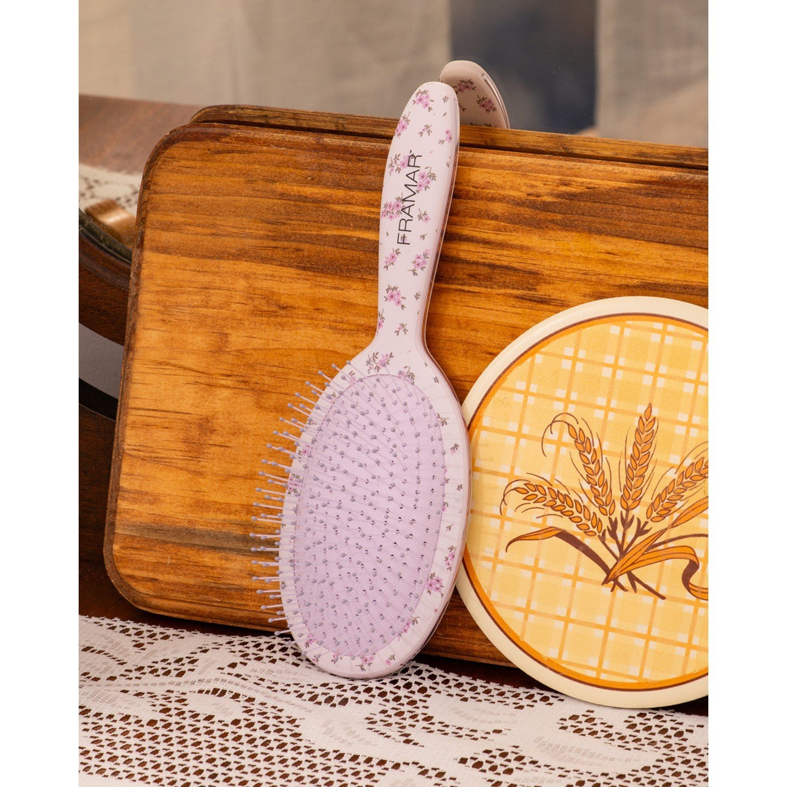 Framar Country Charm Detangle Brush Meadow x1 قطر التوصيل Framar Country Charm Detangle Brush Meadow x1 قطر التوصيل