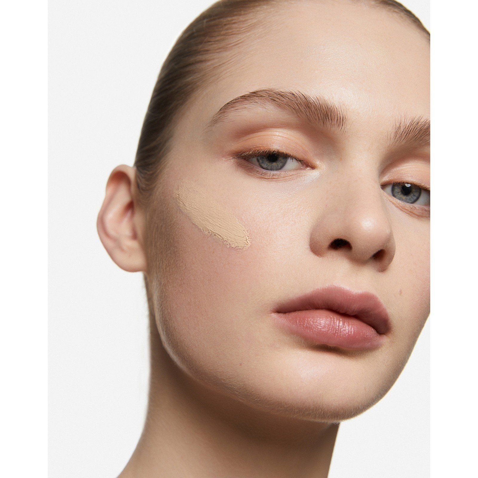 Inglot Skin Focused Care Face Foundation SPF50+ 302 Ivory Beige 30ml