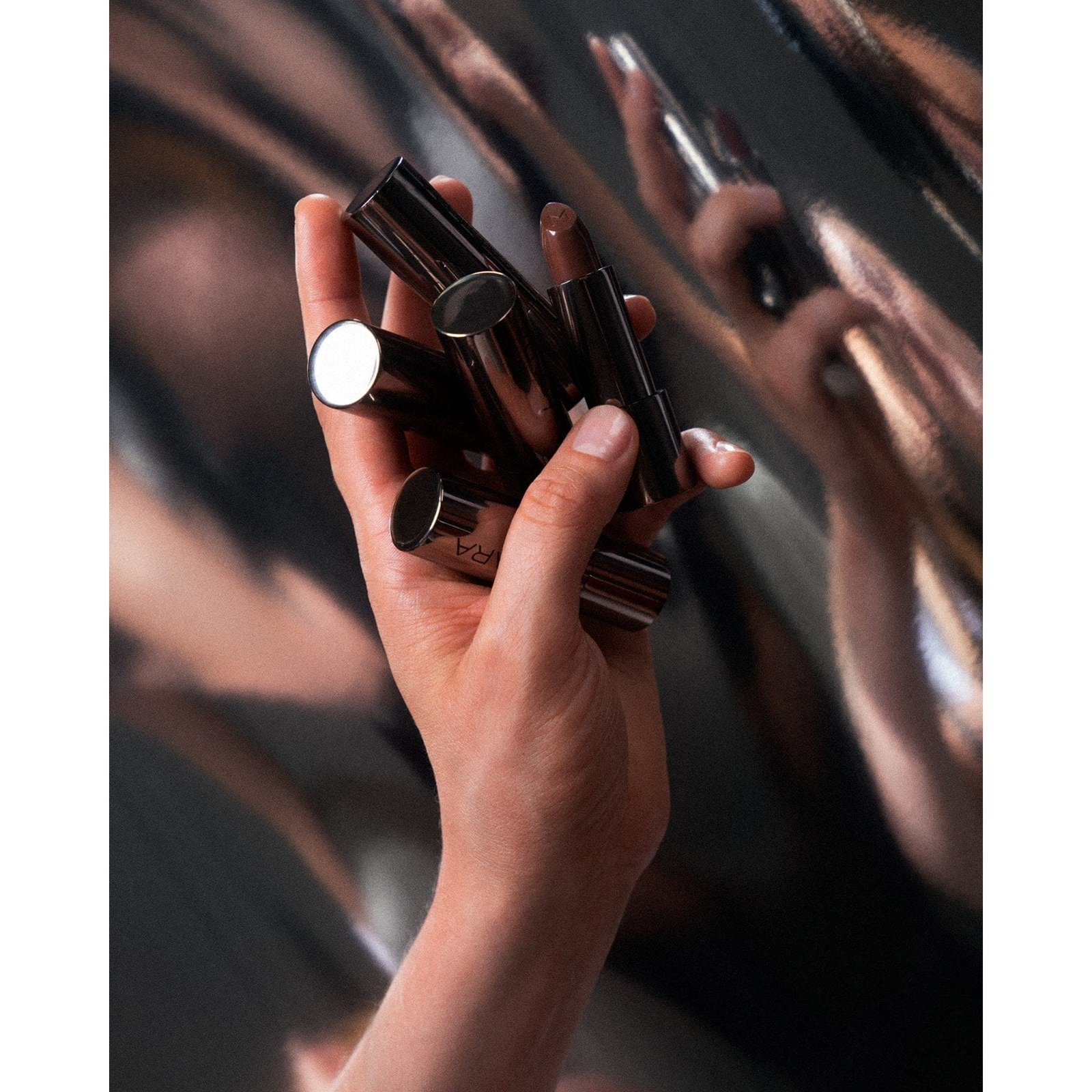 Mádara Dazzle Nights Satin Shine Lipstick 504 Dominance 3.8g