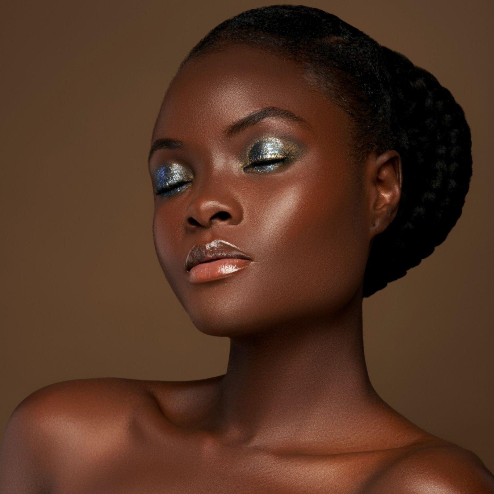 Danessa Myricks Beauty Infinite Chrome Flakes Moonlight 3.8g (0.13oz)