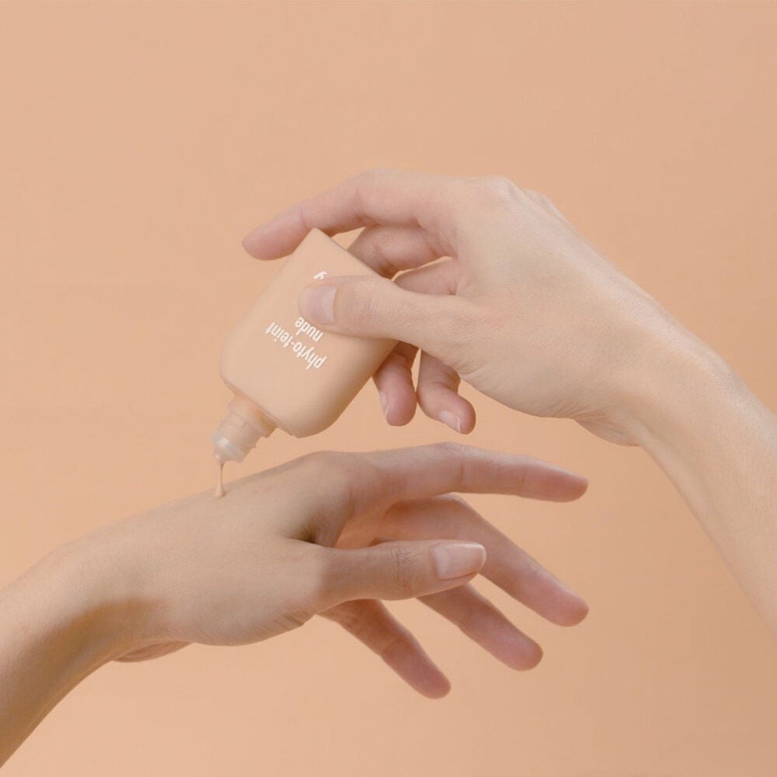 Sisley Paris Phyto-Teint Nude Water Infused Second Skin Foundation 00W Shell 30ml