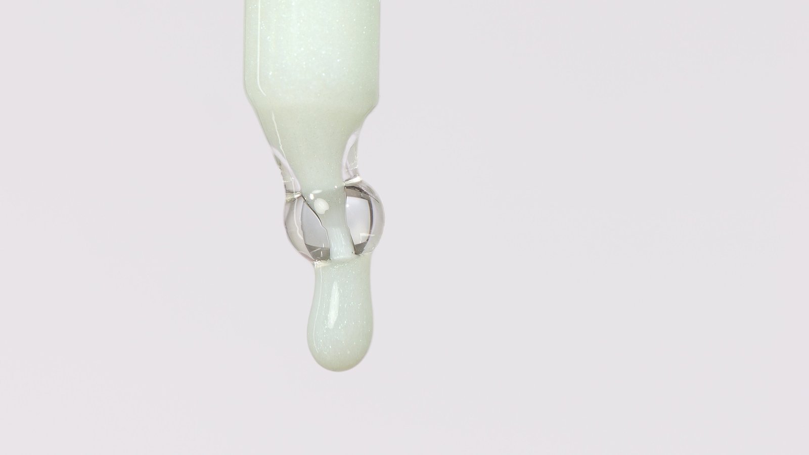 Uriage Roseliane Visible Redness-Neutralizing Smoothing Serum 30ml