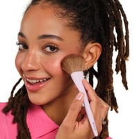 essence Powder Brush 01 Powdered Perfection