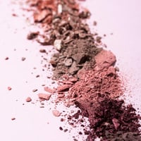 essence the ROSE Edition Eyeshadow Palette 20 Lovely in Rose 10g