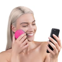 FOREO LUNA™ fofo Facial Cleansing Brush Fuchsia