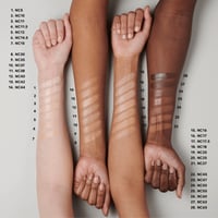 M.A.C Cosmetics Studio Radiance Serum-Powdered Foundation NC25 30ml