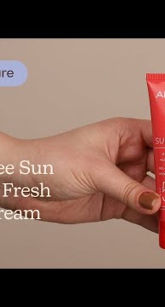 APIVITA Bee Sun Safe Hydra Fresh Face Gel-Cream SPF50 Texture | Care to Beauty