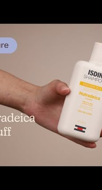 ISDIN Nutradeica Dry Dandruff Shampoo Texture | Care to Beauty