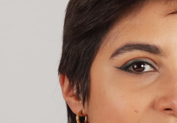 How to Use an Eyeliner Pencil, 5 Ways