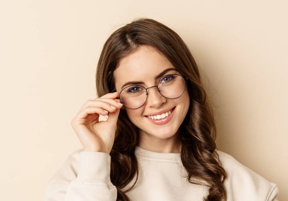 How to Wear Makeup With Glasses: 7 Tips