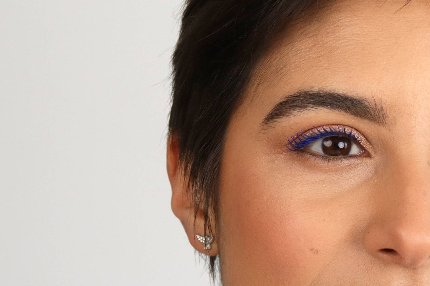 How to Use Blue Mascara: 5 Eye Looks
