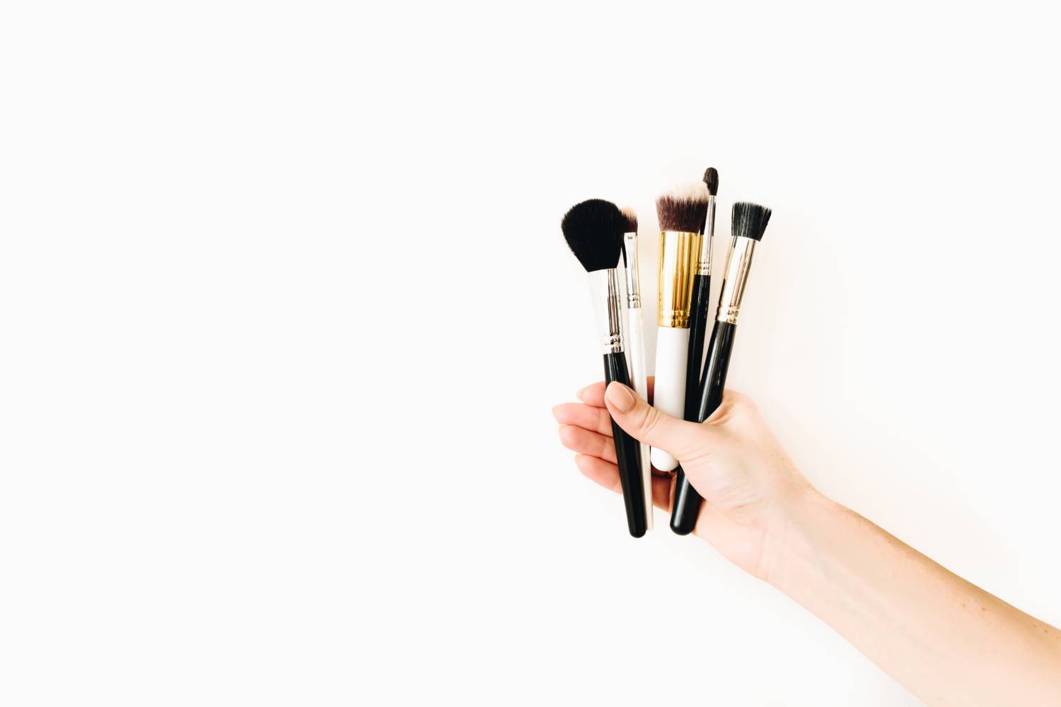 How To Clean Makeup Brushes & Sponges Without Wasting Water