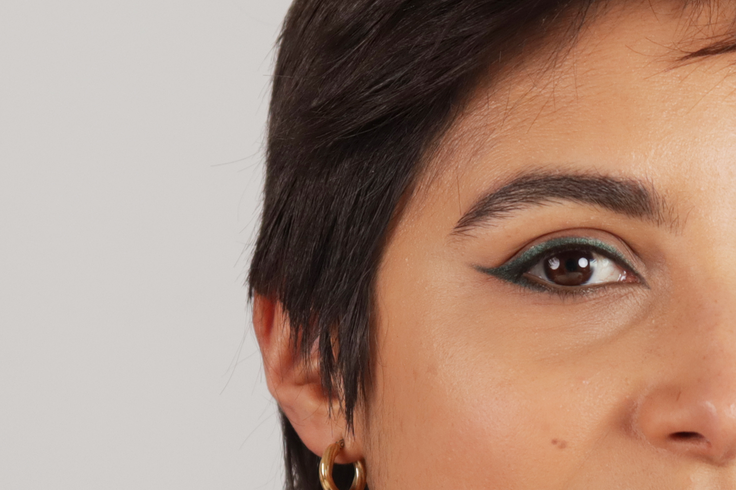 How to Use an Eyeliner Pencil, 5 Ways