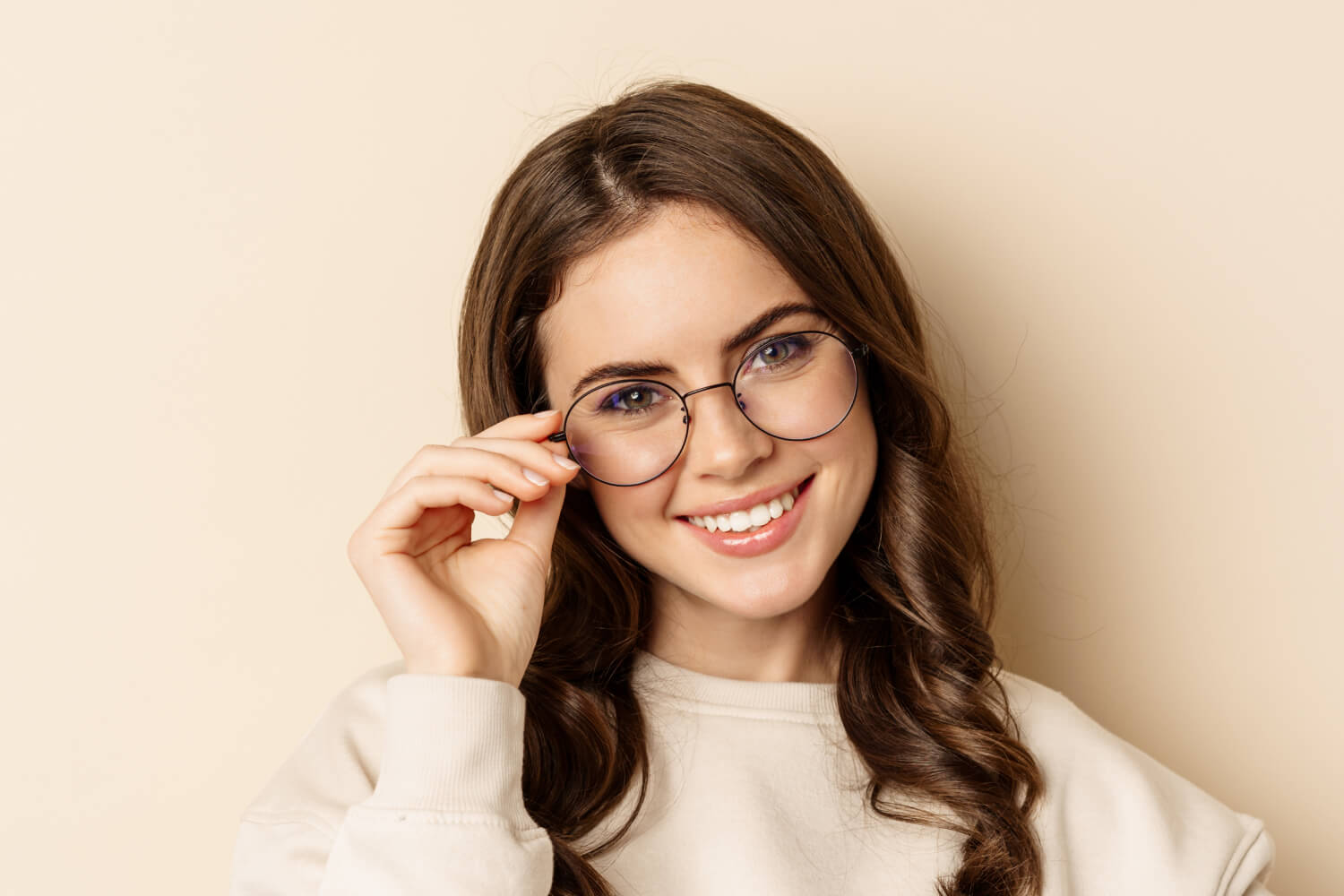 How to Wear Makeup With Glasses: 7 Tips